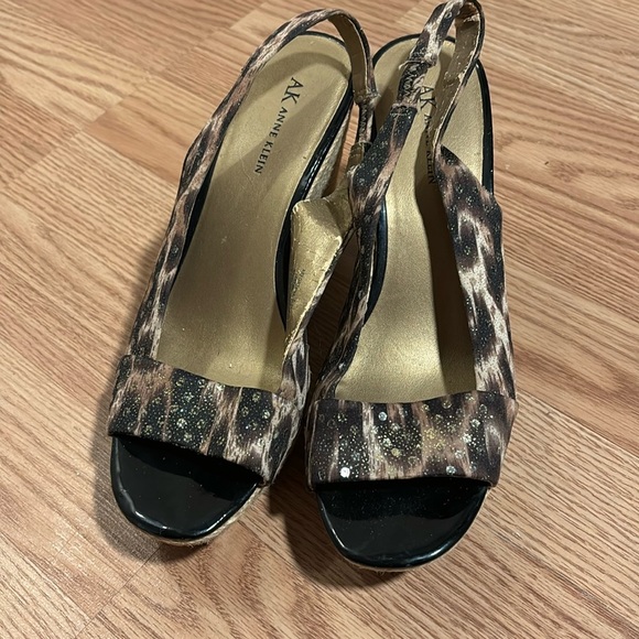 Anne Klein Wedge Heel Sling Back Cheetah Print Sandal Size 8 Wedge Heel - Picture 2 of 5
